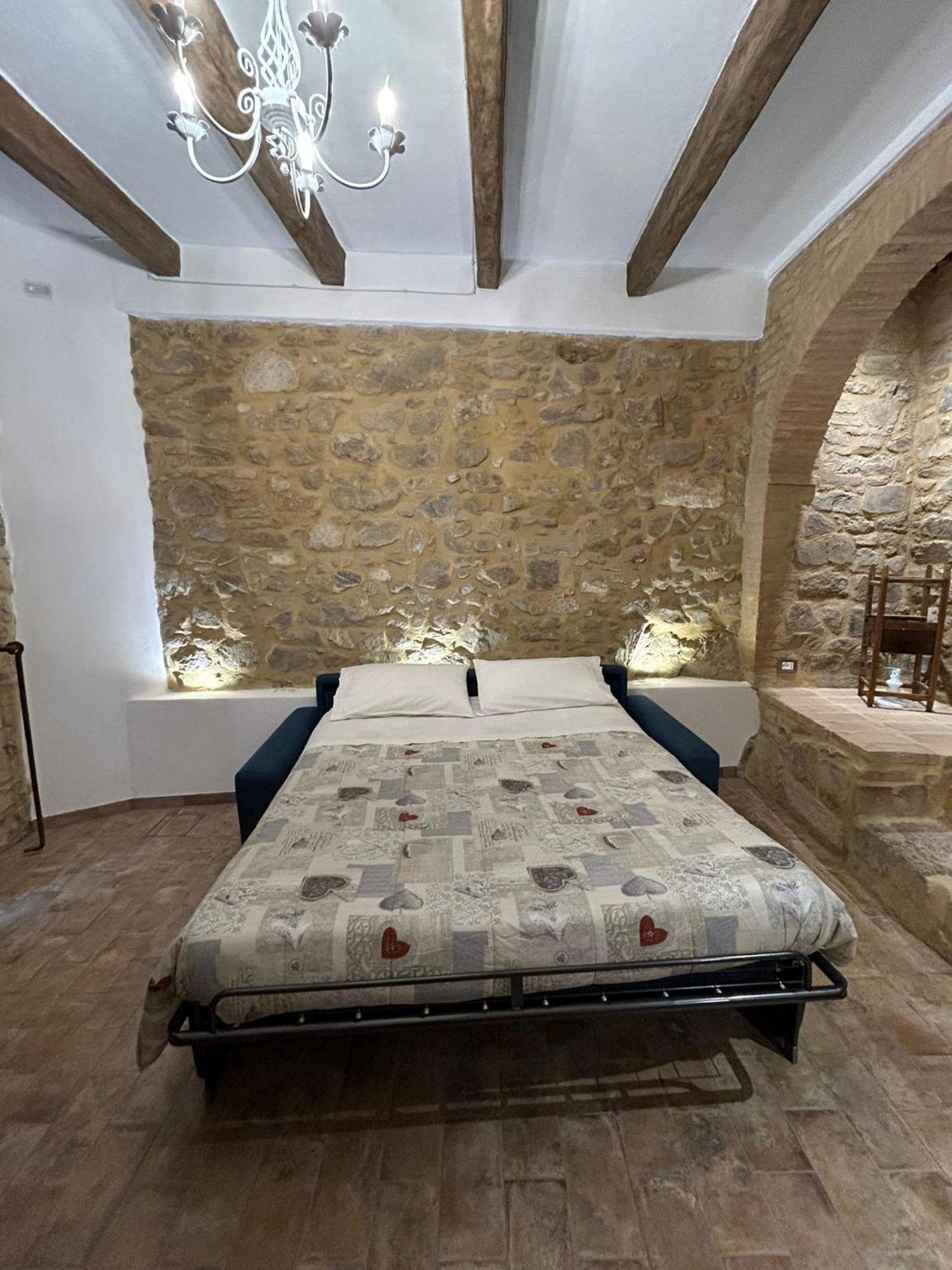 Borgo Di Mezzo Apartment Castelnuovo dellʼAbate Exterior foto